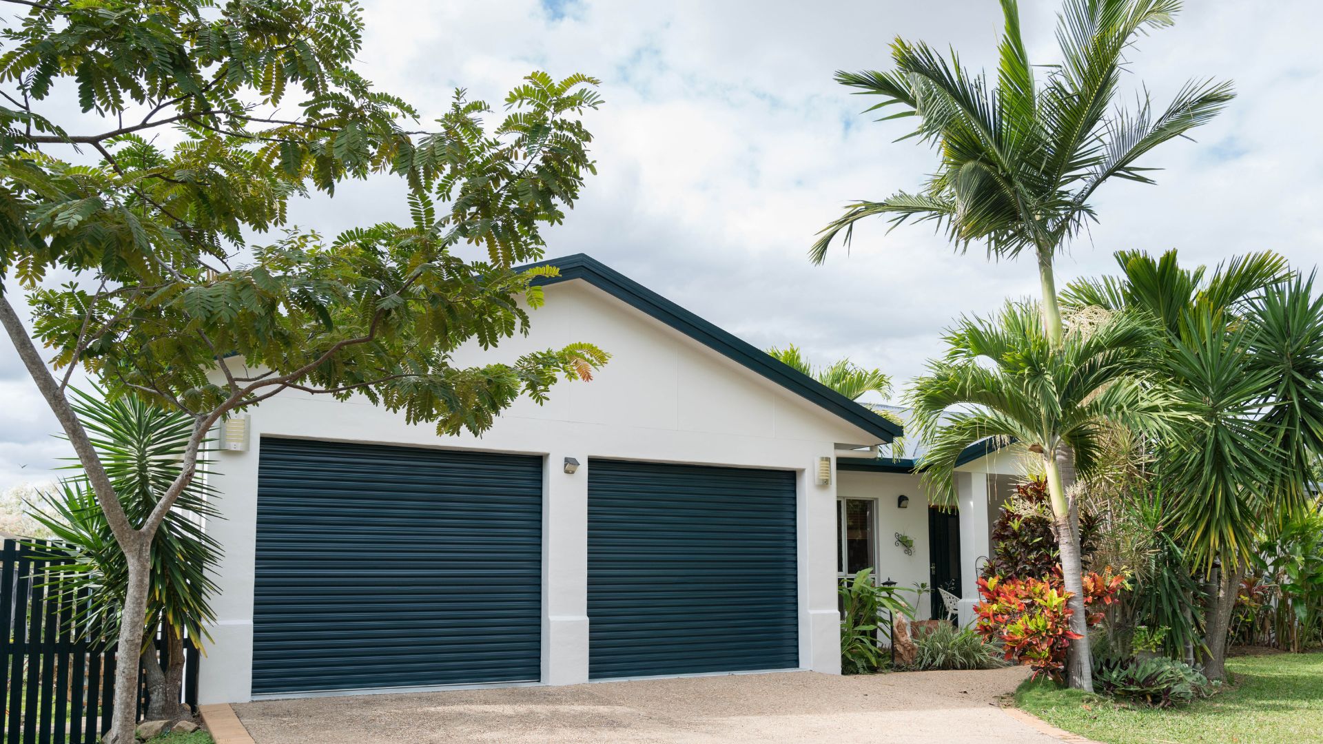Guide d’entretien des portes de garage pour préserver leur bon fonctionnement et leur sécurité